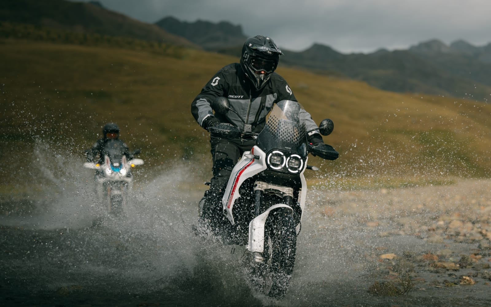 Klim Badlands Pro Motorradhose: Robuste & Wasserdichte Adventure-Ausrüstung  für ultimativen Schutz und Komfort