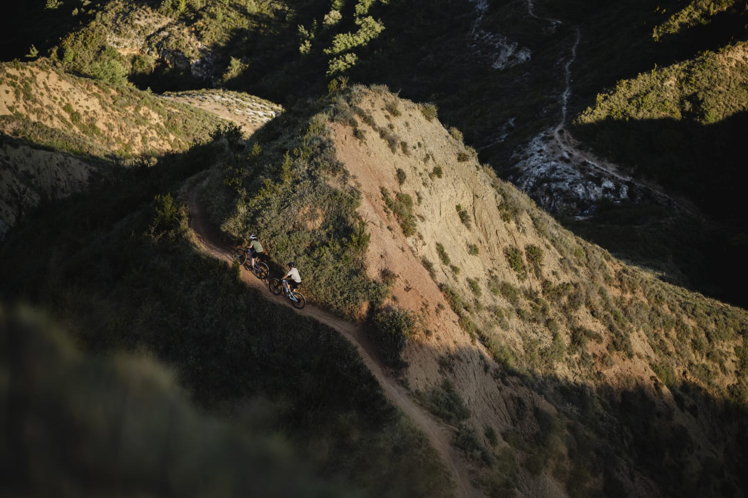 Electric city e-bike with integrated battery — discounted models