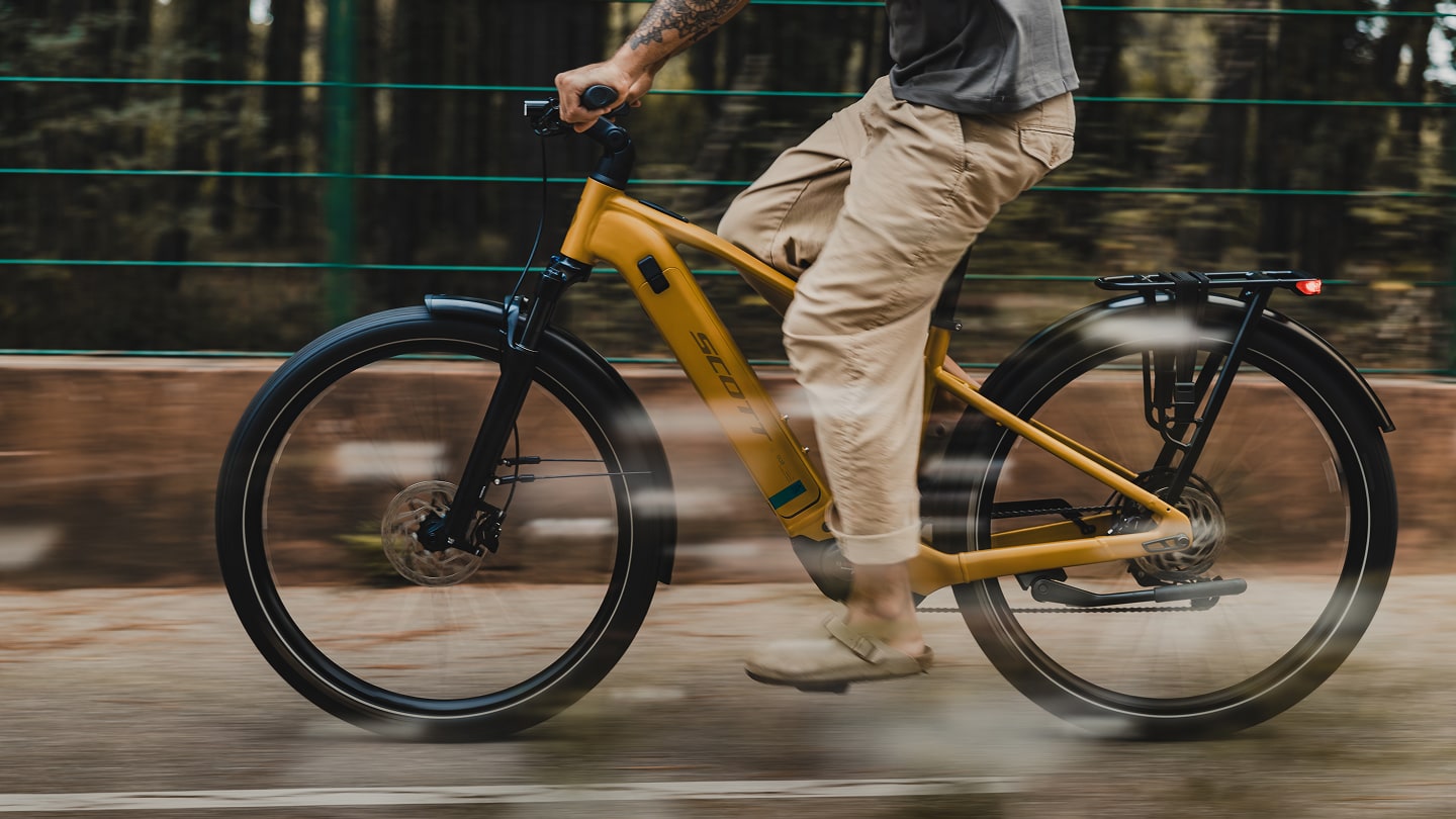 Pursuit Gravel Shoe in 3/4 front view and sole view